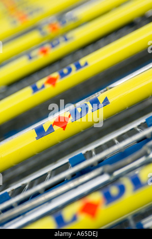 Lidl supermarché discount pas cher trollies Banque D'Images