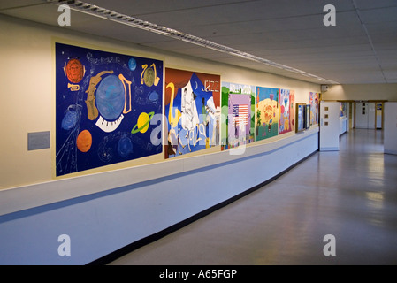 Peintures sur le mur d'un couloir de l'hôpital au Royaume-Uni Banque D'Images