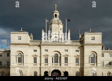 Close up of Horse Guards Parade bâtiment contre ciel noir Whitehall London England Banque D'Images