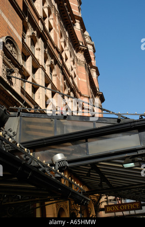 Façade en briques orange du Palace Theatre dans Shaftesbury Avenue London England Banque D'Images