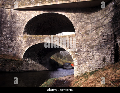 Marton est le double pont en arc n° 161 Leeds Liverpool Canal Banque D'Images