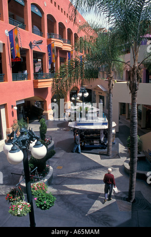 L'architecture unique à Horton Plaza downtown San Diego San Diego County en Californie Banque D'Images