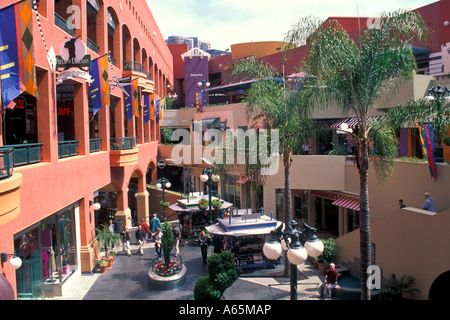 L'architecture unique à Horton Plaza downtown San Diego San Diego County en Californie Banque D'Images