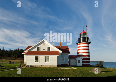 Quoddy Head Lighthouse ouest près de Lubec Maine Banque D'Images