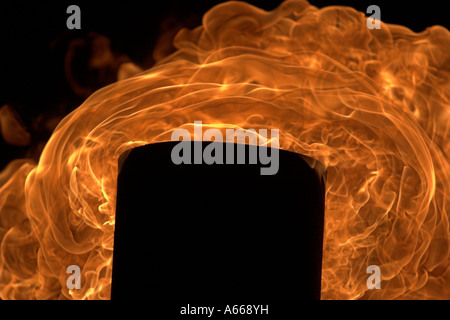 [Feu de Cheminée], [contre des flammes orange fond noir], 'close up' détail Banque D'Images