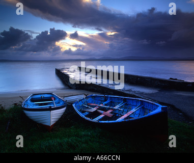 Storm passant au-dessus du Loch Indaal Port Charlotte, Islay. Banque D'Images