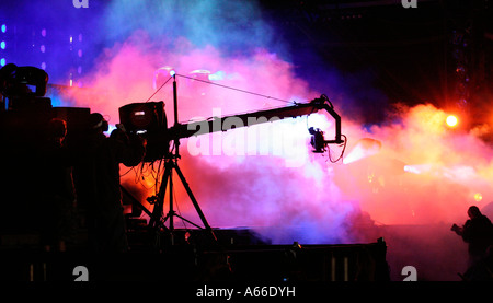 La caméra de télévision sur les fluctuations de la flèche Prodigy quand ils la vedette du célèbre Isle of Wight Festival en 2006 Banque D'Images
