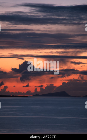 À travers la petite Minch à Uist une chàirn Rubh de léith Isle of Skye Banque D'Images