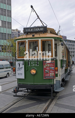 Centre-ville historique de Christchurch tramway restauré offrant des visites de la ville la place de la cathédrale ile sud Nouvelle Zelande Banque D'Images