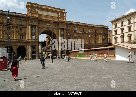 Florence Piazza della Repubblica avec la Pensione Hotel Pendini Banque D'Images
