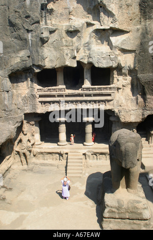 Photographies à l'intérieur de l'enfant mère Kailasa caverne à l'UNESCO World Heritage Site de l'Inde Maharashtra dans les grottes d'Ellora Banque D'Images