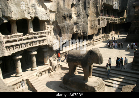 La sculpture de l'éléphant à l'intérieur de la grotte Ellora Kailasa au site du patrimoine mondial de l'Unesco dans le Maharashtra Inde complexe Banque D'Images