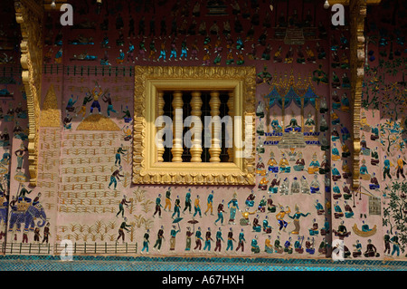 Richement décorées, monuments de la Wat Xieng Thong temple bouddhiste, Luang Prabang, Laos (Laos). Banque D'Images