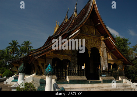 Richement décorées, monuments de la Wat Xieng Thong temple bouddhiste, Luang Prabang, Laos (Laos). Banque D'Images