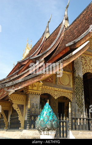 Richement décorées, monuments de la Wat Xieng Thong temple bouddhiste, Luang Prabang, Laos (Laos). Banque D'Images