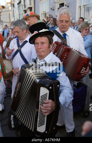 Musiciens anglais jouant de la musique traditionnelle de danse Morris au Thaxted Morris Ring Thaxted Essex England 2006 2000s HOMER SYKES Banque D'Images