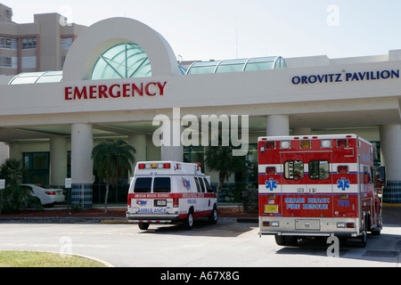 Miami Beach Florida, centre médical Mount Sinai, entrée extérieure de la salle d'urgence, ambulance ambulances garées, Banque D'Images