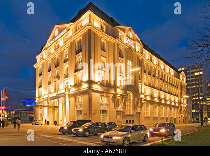 L'Esplanade du Casino, nouvelle maison de jeux de hasard de Spielbank Hamburg Company au crépuscule, Hambourg, Allemagne Banque D'Images
