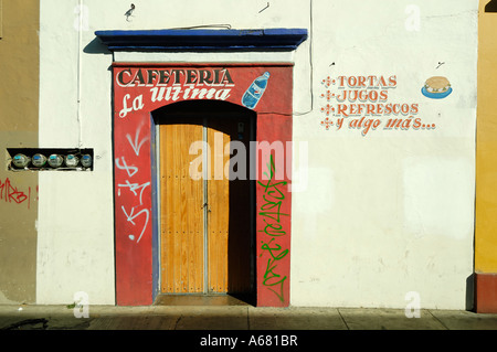 Mur coloré dans la vieille ville de Oaxaca, Mexique Banque D'Images