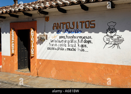 Mur coloré dans la vieille ville de San Cristobal de las Casas, Chiapas, Mexique Banque D'Images