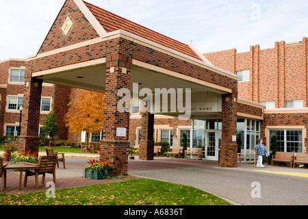 Entrée de la Minnesota Accueil maçonnique fournissant l'aide à la vie autonome et les soins infirmiers. Burnsville Minnesota USA Banque D'Images