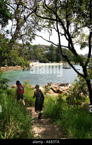 Manly à cracher à pied du Parc National du port de Sydney Quarante Paniers Beach Banque D'Images