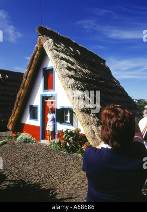 dh SANTANA MADEIRA traditionnelle Madère style maisons de chaume vacances touriste photographie maison de photographie Banque D'Images