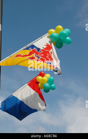 Drapeau national de Hollande et de province de Limbourg Pays-bas avec des ballons Banque D'Images