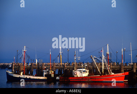Bateaux de pêche commerciale amarré au quai MacMillan Provincetown MA Banque D'Images