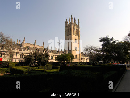 Tour du Magdalen College de l'Université d'Oxford Botanic Garden Banque D'Images