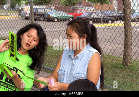 Travail militant à l'âge de 25 ans. Festival Frogtown St Paul Minnesota USA Banque D'Images