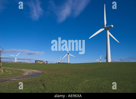 Éoliennes à Trysglwyn wind farm, près de Parys Mountain Anglesey Pays de Galles Banque D'Images