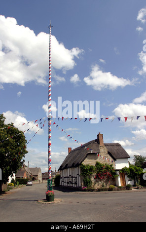 UK village Offenham Worcestershire maypole Banque D'Images