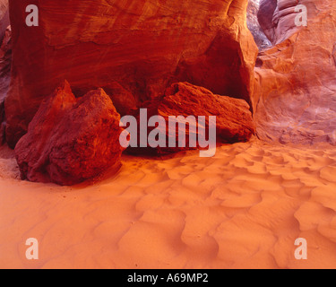 À l'intérieur dune de sable Arch dans Arches National Park Banque D'Images