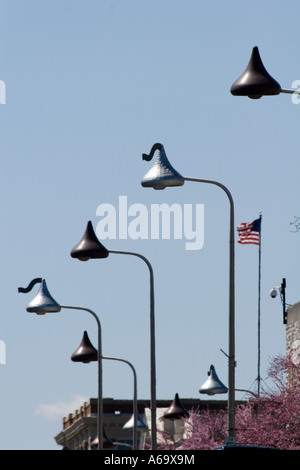 Lumières de rue en forme de baisers au chocolat en compagnie ville de Hershey en Pennsylvanie Banque D'Images