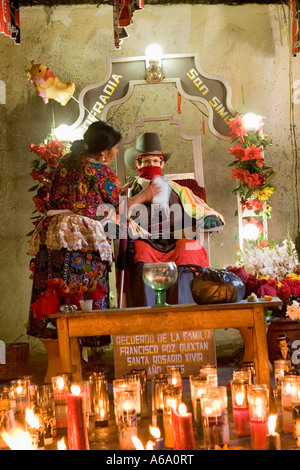 Culte culte Maximon Zunil Guatemala Banque D'Images