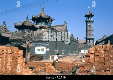 La Chine, la Mongolie intérieure, Hohhot, Qingzhen Da Si (Grande Mosquée), construits en brique noire, minaret, toit pagode Banque D'Images