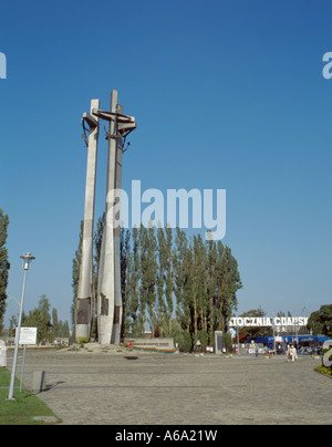 Pomnik poleglych stoczniowcow (monument aux morts ouvriers de chantier naval), entrée au chantier naval de Gdansk, Gdansk, Pologne. Banque D'Images