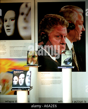 London Book Shop Window display représentant Bill Clinton et Boris Eltsine Banque D'Images