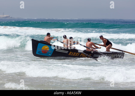 Surfboat racing - Sydney, New South Wales, Australia Banque D'Images