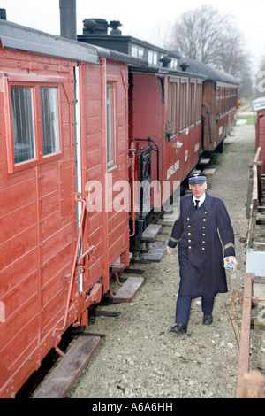 Vintage train avec wagons à partir de la fin des années 1800 et à l'Officiel des chemins de fer la gare de Rixensart et musée à Gotland Suède Banque D'Images