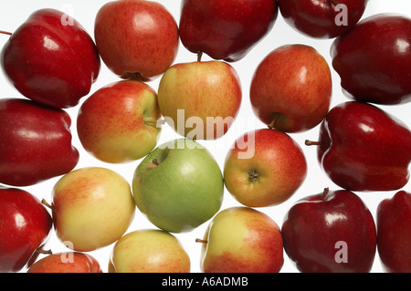 Rouge, Vert et jaune des pommes. Banque D'Images