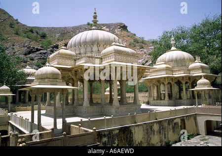 Cénotaphe de Maharaja Madho Singh le deuxième, Gaitor, Jaipur en Inde Banque D'Images