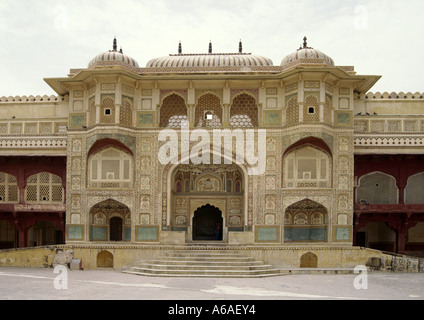 Vue avant de la Ganesh Pol gateway, Fort Amber, Jaipur, Rajasthan, Inde Banque D'Images