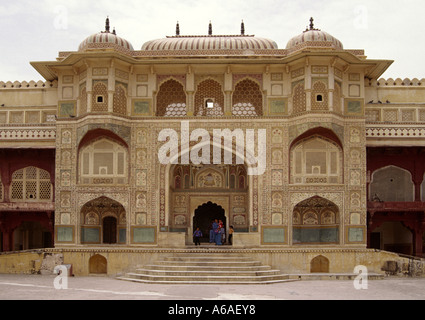 Vue avant de la Ganesh Pol gateway, Fort Amber, Jaipur, Rajasthan, Inde Banque D'Images