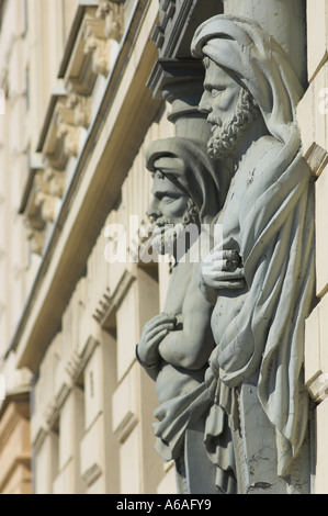 Statues à l'entrée de l'immeuble résidentiel. Göteborg, Suède Banque D'Images