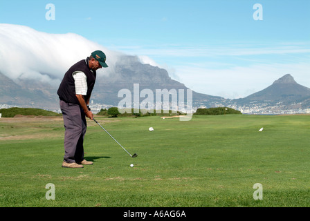 Golf dans le Western Cape Afrique du Sud Nr Cape Town et Table Mountain Banque D'Images