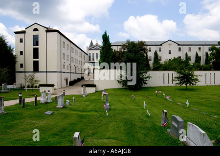 Vue extérieure de l'abbaye de Gethsemani et cimetière dans le Kentucky trappiste Banque D'Images