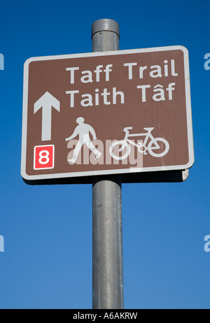 Taff Trail affiche bilingue en anglais et gallois Cardiff Wales UK Banque D'Images