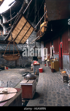 Chine, Fujian, Yongding, niveau inférieur de la forteresse-comme des tulou, dans des habitations rondes Hakka logement personnes Banque D'Images